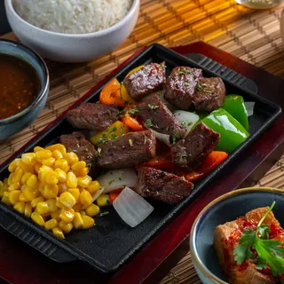 Sizzling Wagyu Beef w/ Black Pepper Sauce