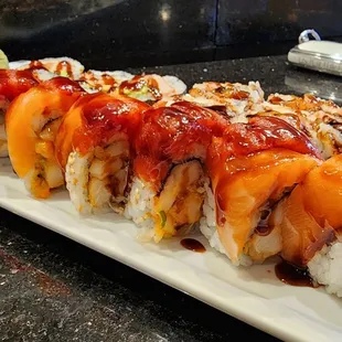 Sumo: spicy white tuna, crunch &amp; spicy mayo inside; spicy tuna &amp; salmon on top