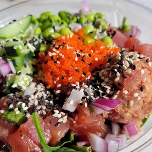Tuna trio bowl with mixed greens
