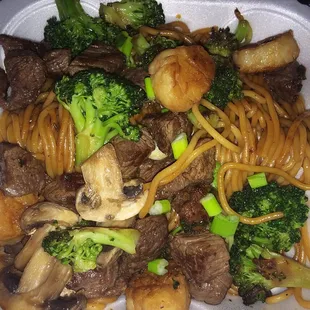 Steak &amp; scallop yakisoba noodles