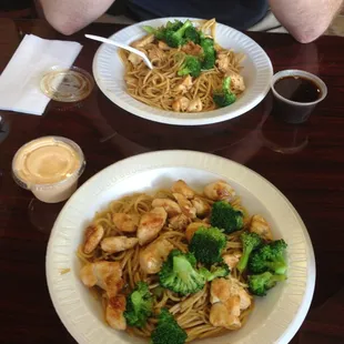 Yakisoba noodles with chicken and broccoli!