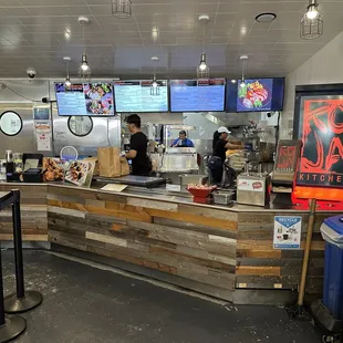 Cashier/Pick-Up Counter