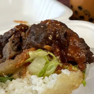 Took one bite of the burger. It was so tasty that I decided it deserves a close-up.