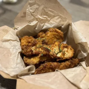 chicken wings and fried chicken, bbq wings, poultry, chicken wings, food, fried chicken wings, fried chicken, chicken, bbq chicken
