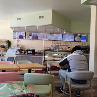 Bevvies and bakery treats on a lazy Sunday with the fam'.