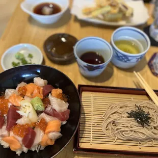 Bara chirashi bowl