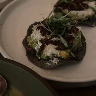 TOASTADA DE CHAPULINES