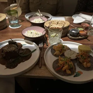 TACOS DE CAMARON CON TORTILLA  DE LECHUGA