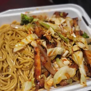 Hot and spicy chicken yakisoba