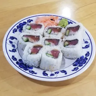 8 pieces of Spicy Tuna roll