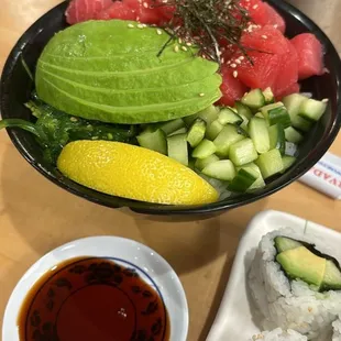 Tuna poke bowl