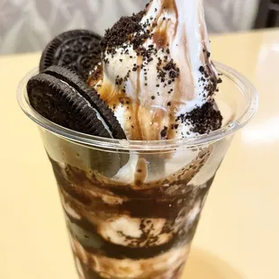 Oreo Sundae w/ Vanilla Soft Serve (Lactose Free)