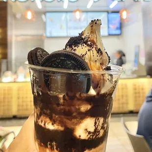 Oreo Sundae w/ Vanilla Soft Serve (Lactose Free)