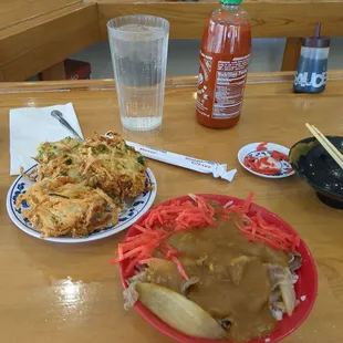 Fantastic curry rice with beef, ginger, hot sauce and veggies tempura!