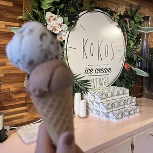 a hand holding an ice cream cone