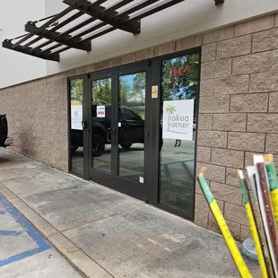 Simple and easily missed front entrance