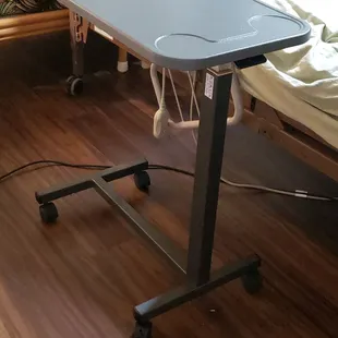 Bed table