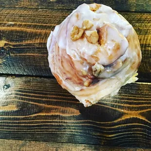 Cinnamon Roll with Walnuts