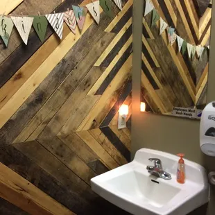 Awesome accent wall in the bathroom!