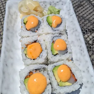 Spicy scallop and avocado roll