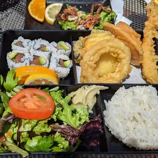 Tempura and salmon avocado roll entree set