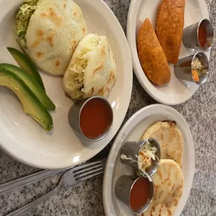 Arepas, pastelitos, pupusas