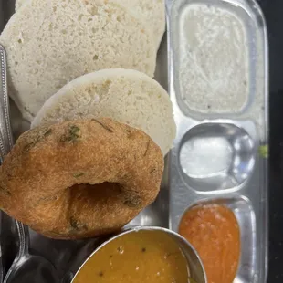 3 Idlis and 1 Vada Combo
