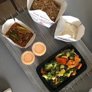 Shrimp broccoli with white rice. Chicken lomein and beef and chicken fried rice