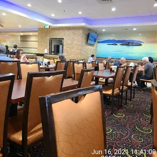 Not Busy here on Wednesday at lunch today