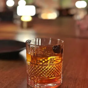 KIMONO KISS woodford reserve bourbon, carpano antica, aperol