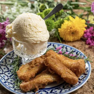 Fried banana with ice cream