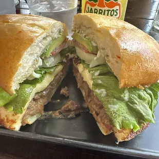 Torta De Asada y un jarrito de piña