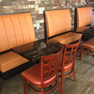 Seating, ambiance, atmosphere