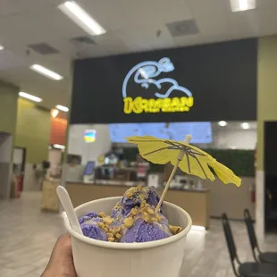 Ube ice cream with sweet sticky rice, the combination of both rice and ice cream so good. Sweet and creamy so refreshing.