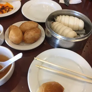 Steamed Chinese Sausage Bun