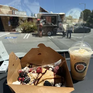 I forgot what crepe this was... but it was the one with the açaí scoop.