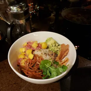 Poke tuna bowl