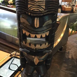 The Kona idol sees all..