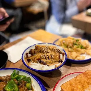 Steamed Rice Roll with Mixed Peanut Butter Sauce