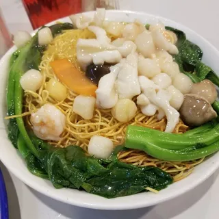 14. Crispy Fried Egg Noodles with Seafood