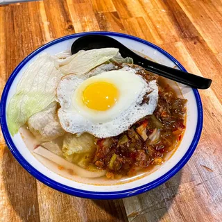 4. Shredded Pork with Vegetable Noodle Soup