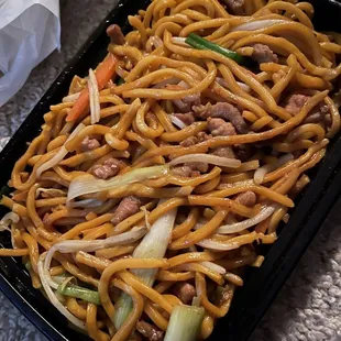 Pork lo mein