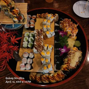 Several choices in thos picture. Momma and poppa, teriyaki salmon, SC, spicy tuna. Spicy salmon and Hwy 9 rolls just to name a few.