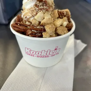 Sundae with toppings