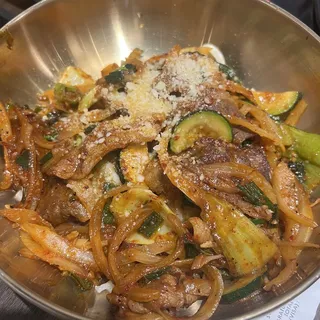 Sitr-fried Beef with Noodles