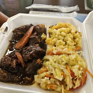 Oxtail with cabbage and macaroni