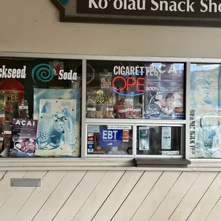See if you can spot the sign that says no açaí bowls?