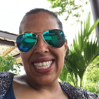 Lizette R.