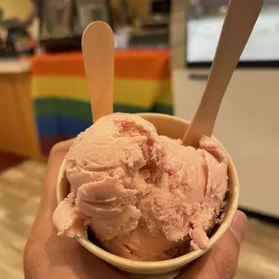 Rose and lotus flavor!