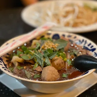 Boat noodle (beef) / Pad Thai (chicken)